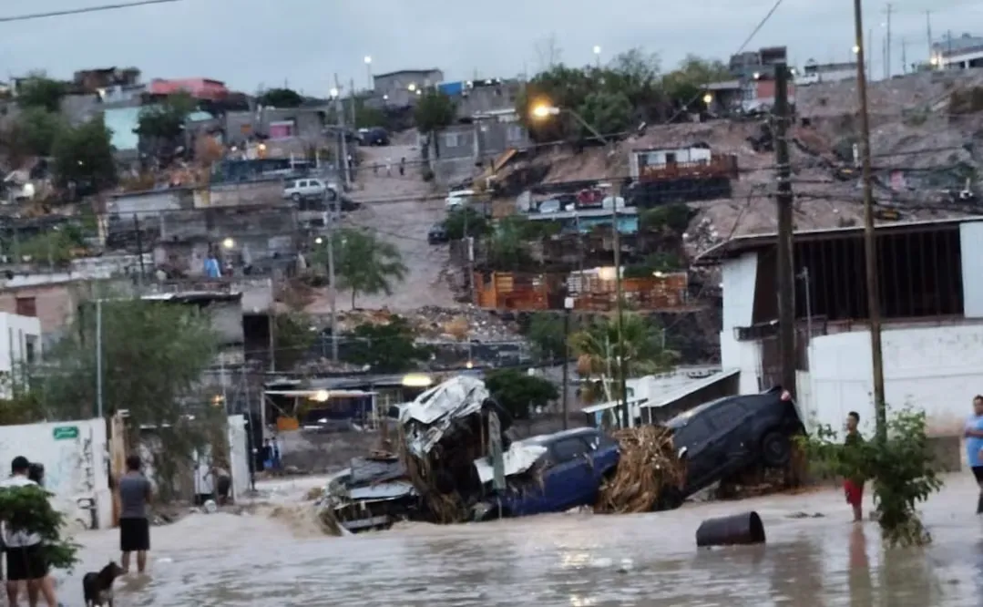 Lluvias paralizan sectores de Ciudad Juárez