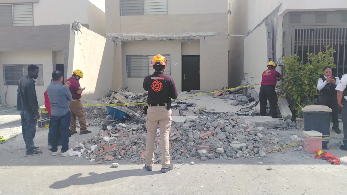 Resulta lesionado trabajador al caerle losa durante demolición en Escobedo