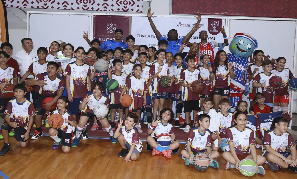 Harlem Globetrotters comparten duela con niñas y niños yucatecos