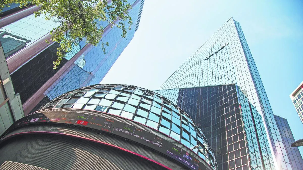 Bolsa mexicana sube moderadamente; destacan acciones de Cemex y FEMSA