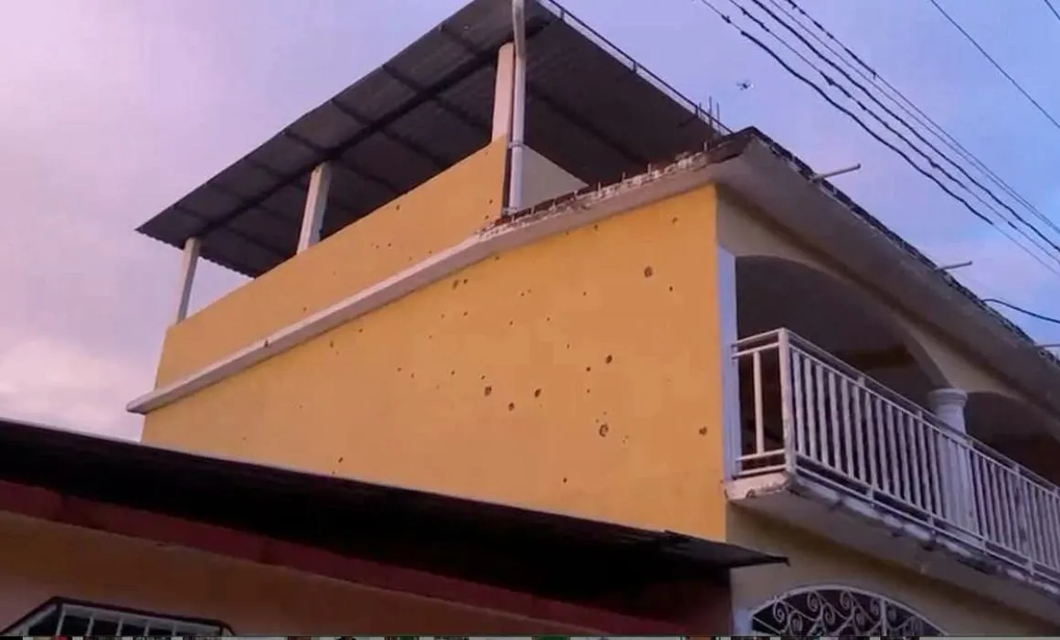 Regresan desplazados a comunidad de Guerrero y drones atacan sus casas