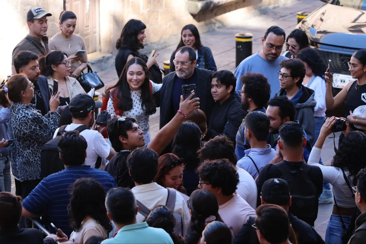 Destacan turistas del FICM el ambiente de Día de Muertos en Morelia