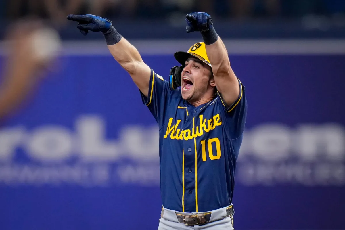 Brewers aplastan 10-1 a Rays y quedan a un triunfo del título de la Serie Mundial