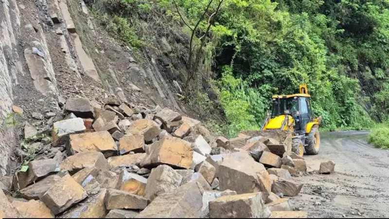 Lluvias ocasionan cierres y daños en carreteras de Hidalgo