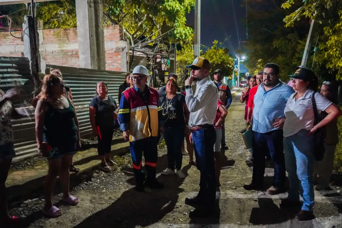 Alcalde de Coatzintla atiende a ciudadanos de La Laja
