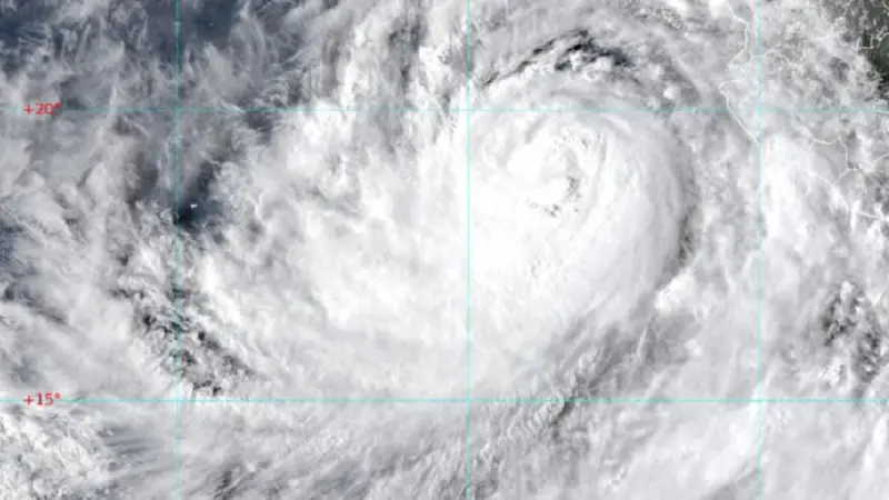 Rachel provocará lluvias muy fuertes en Baja California Sur mientras se aleja lentamente de México