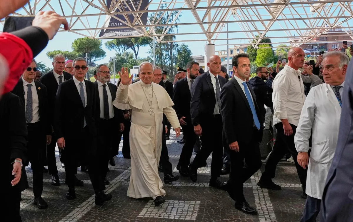 El Vaticano confirma que al papa León le hallaron cáncer de pulmón