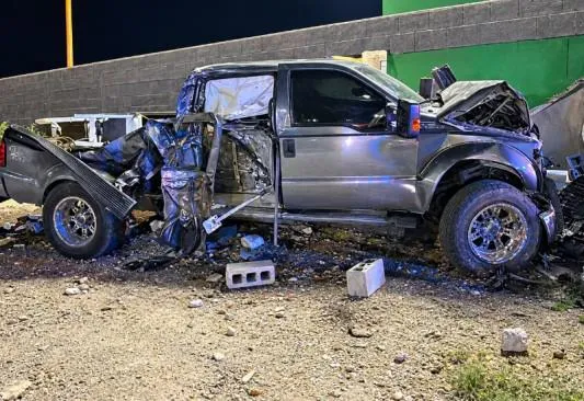 Muere mujer tras aparatoso choque contra gasolinera en Acuña