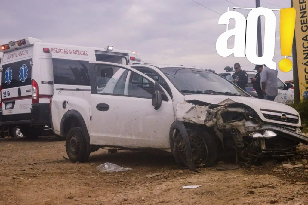 Tres lesionados tras choque de camión de volteo contra una camioneta sobre anillo vial Fray Junípero Serra