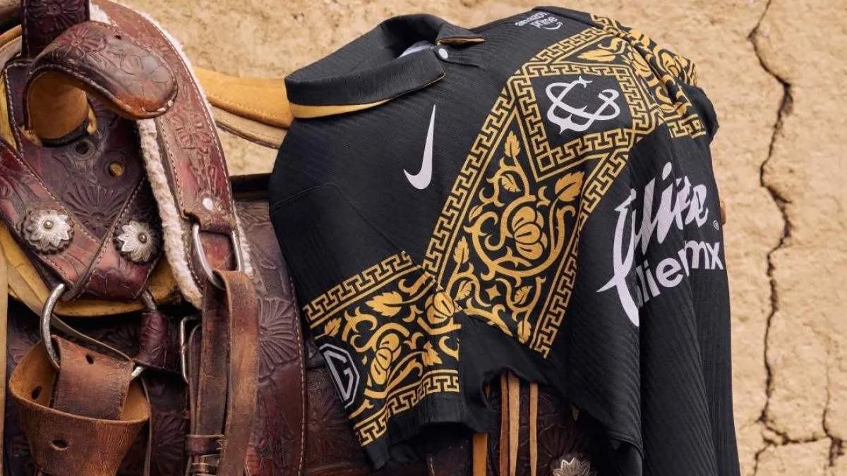 Chivas estrena su jersey negro ante Necaxa en el Akron
