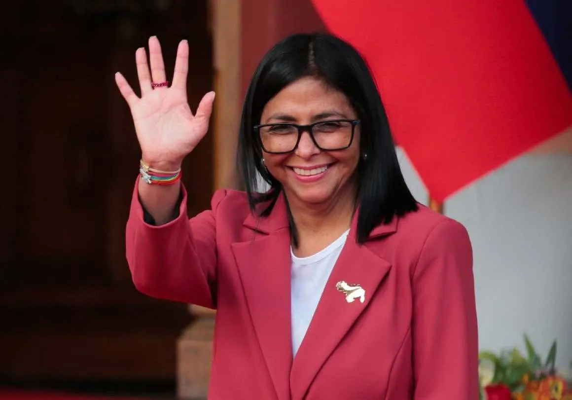 Califica Delcy Rodríguez como un show el regreso de María Corina Machado