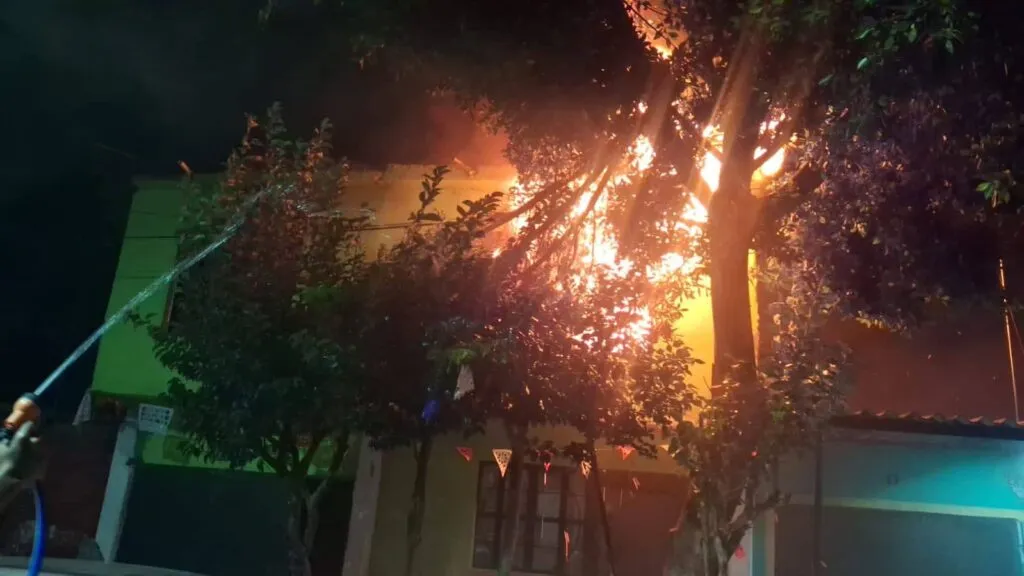 Incendio de casa se registró en el municipio de Pedro Escobedo.