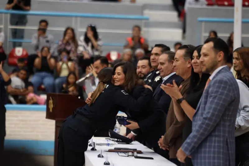 Reconoce Vero Delgadillo a 451 policías de Guadalajara con medallas