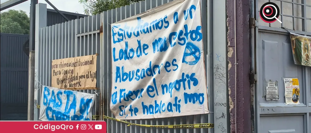 Estudiantes toman la Facultad de Filosofía de la UAQ y mantienen paro activo