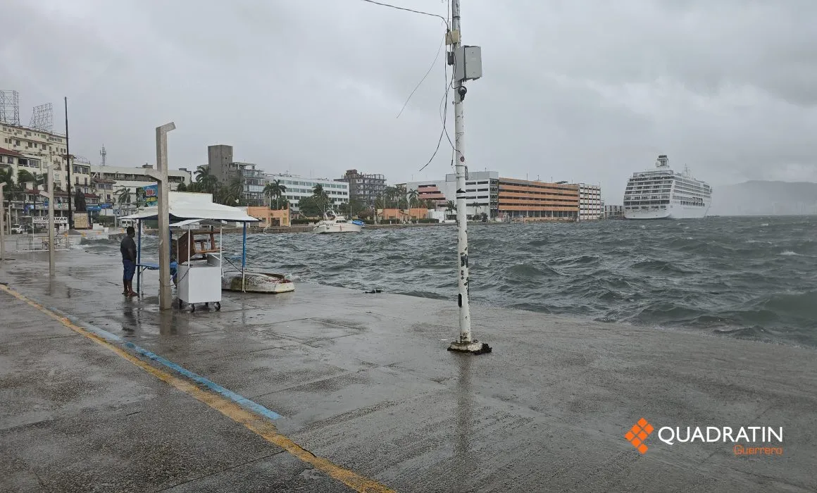 Cierran puerto a la navegación en Acapulco por Simón