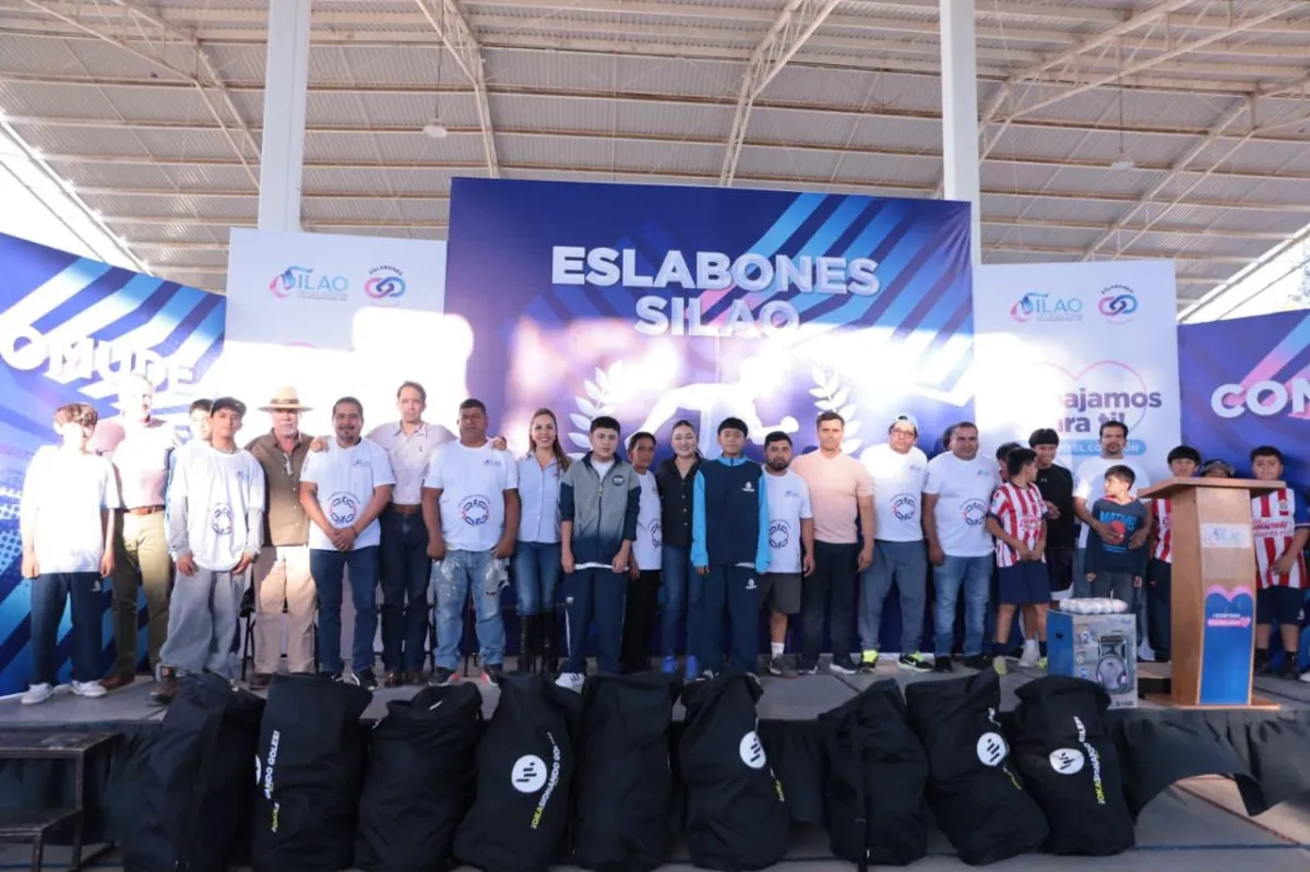 Silao entrega material deportivo comunitario