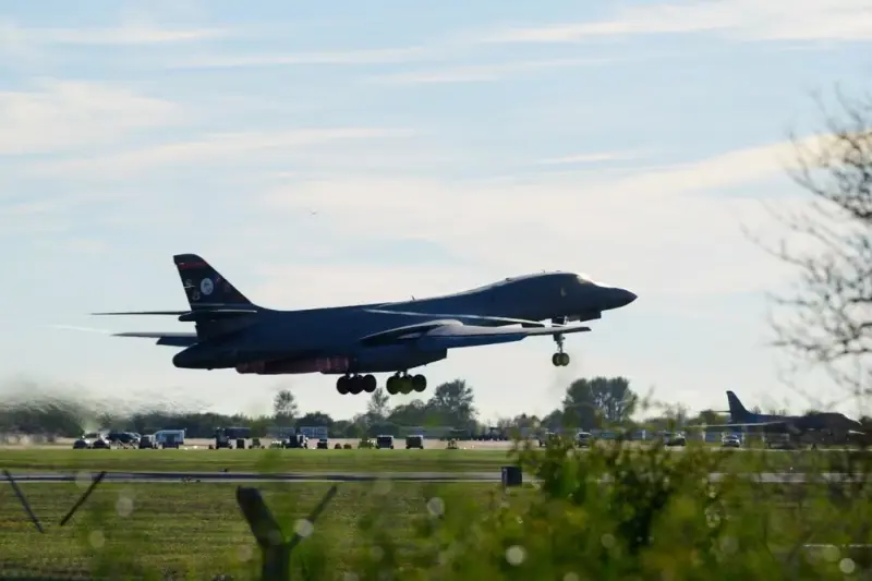 EE. UU. retira bombarderos de base aérea del Reino Unido tras nuevas amenazas