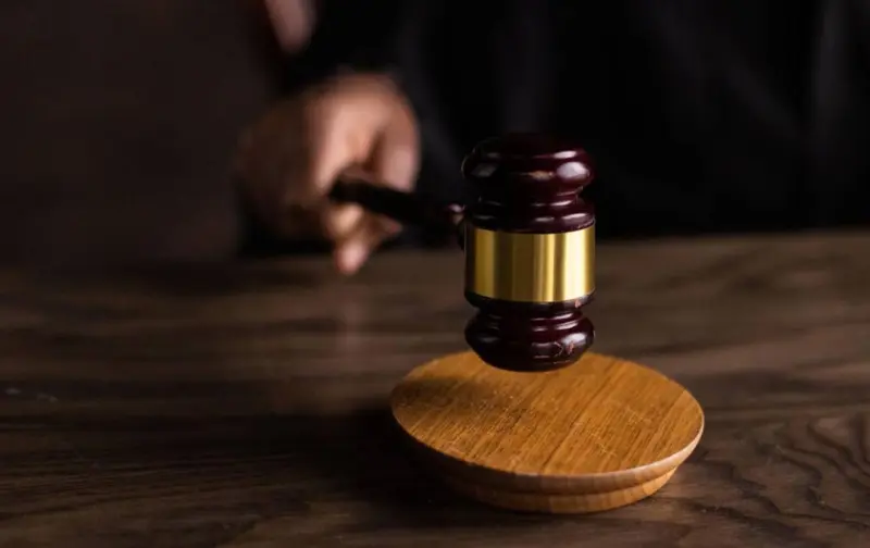 Condenan a mujer de Nueva Jersey y su esposo inmigrante por fraude