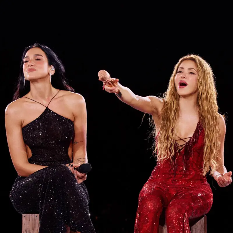 ¡Par de reinas! Conquista Dua Lipa al cantar en español con Shakira desde Madrid