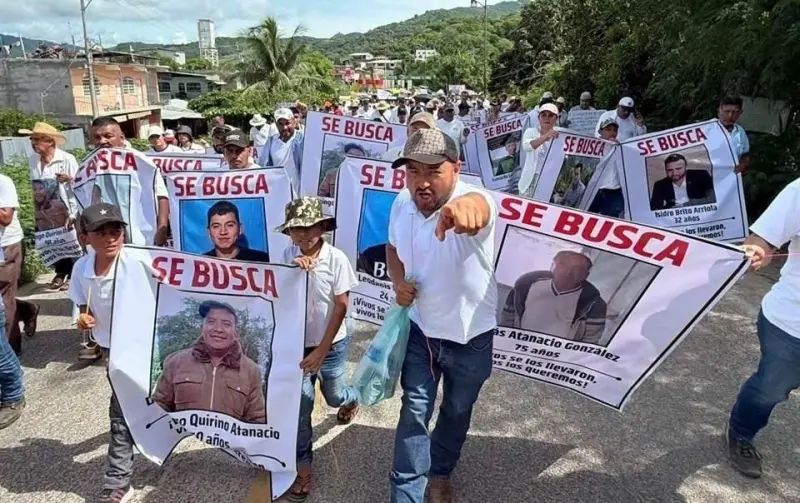 Marchan en Guerrero; piden rescatar a 8 raptados por la FM