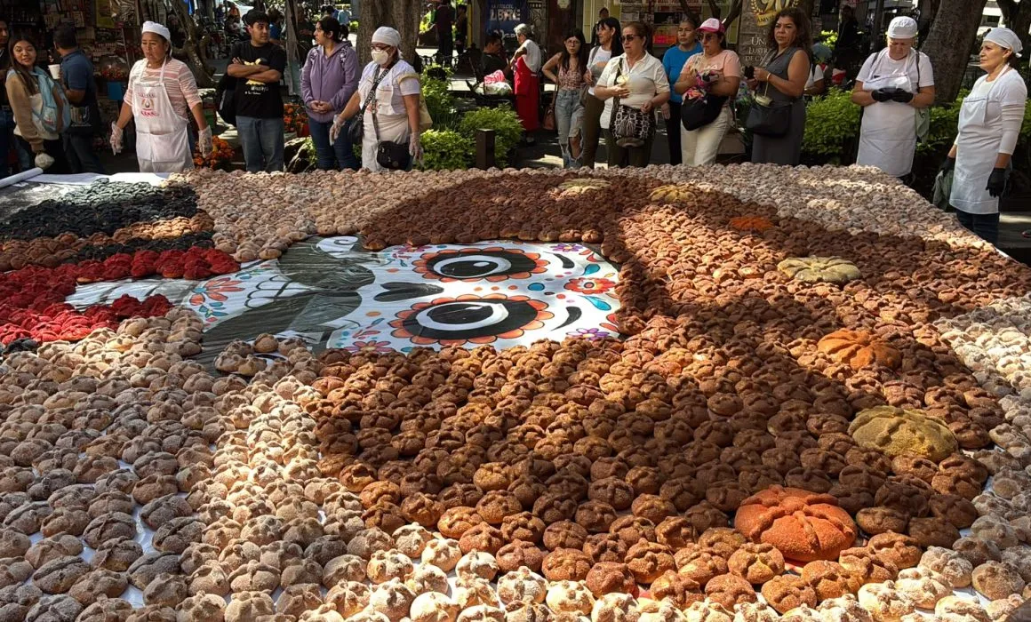 Presentan calavera de Zapata con 3 mil 670 piezas de pan en Morelos
