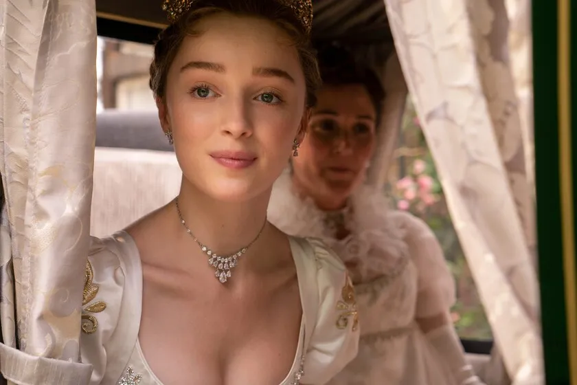 Phoebe Dynevor, estrella de 'Los Bridgerton' denuncia la falta de papeles para actrices jóvenes: "Hay mucho más espacio para los hombres y no suficiente para nosotras"