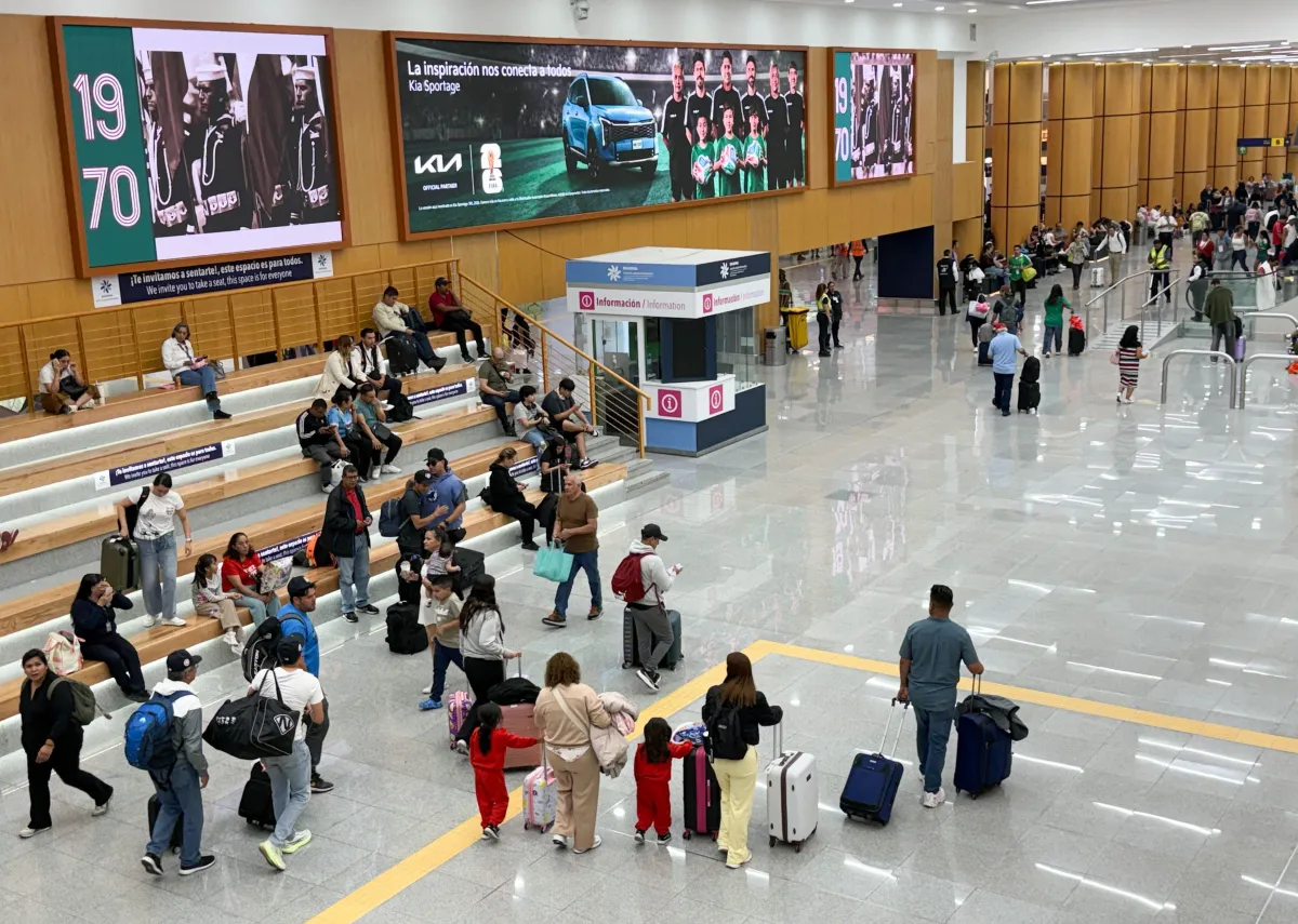 SRE niega acceso a senadores al Salón Protocolo del AICM; Sheinbaum critica petición de la Mesa Directiva del Senado