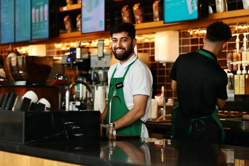 Starbucks se adelantó a las 40 horas laborales en México y encontró algo inesperado: ahorros de 200 millones de pesos