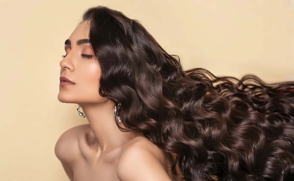 Ni pelo graso ni efecto pesado: el producto de Pantene que apuesta por una melena más luminosa