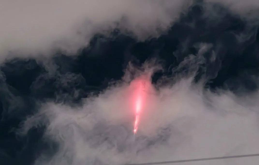La extraña luz roja en el cielo de Monterrey de la que todos hablan