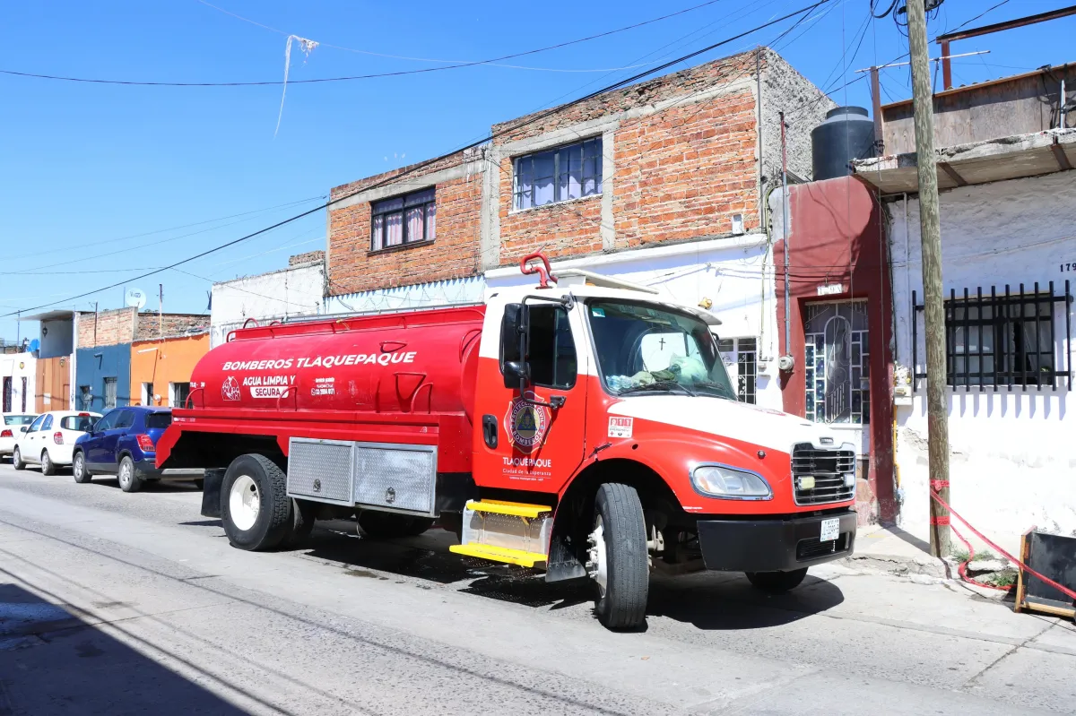 Tlaquepaque reparte 5.6 millones de litros de agua ante tandeos