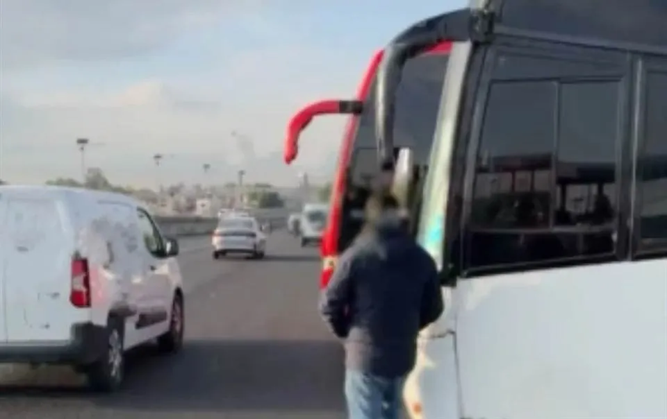 Se concentran transportistas en carreteras del País