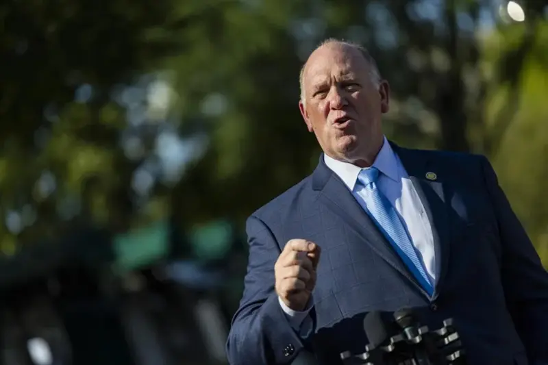 Resalta Tom Homan, Zar de la frontera, un récord de 200 mil arrestos migratorios en EU en foro hispano