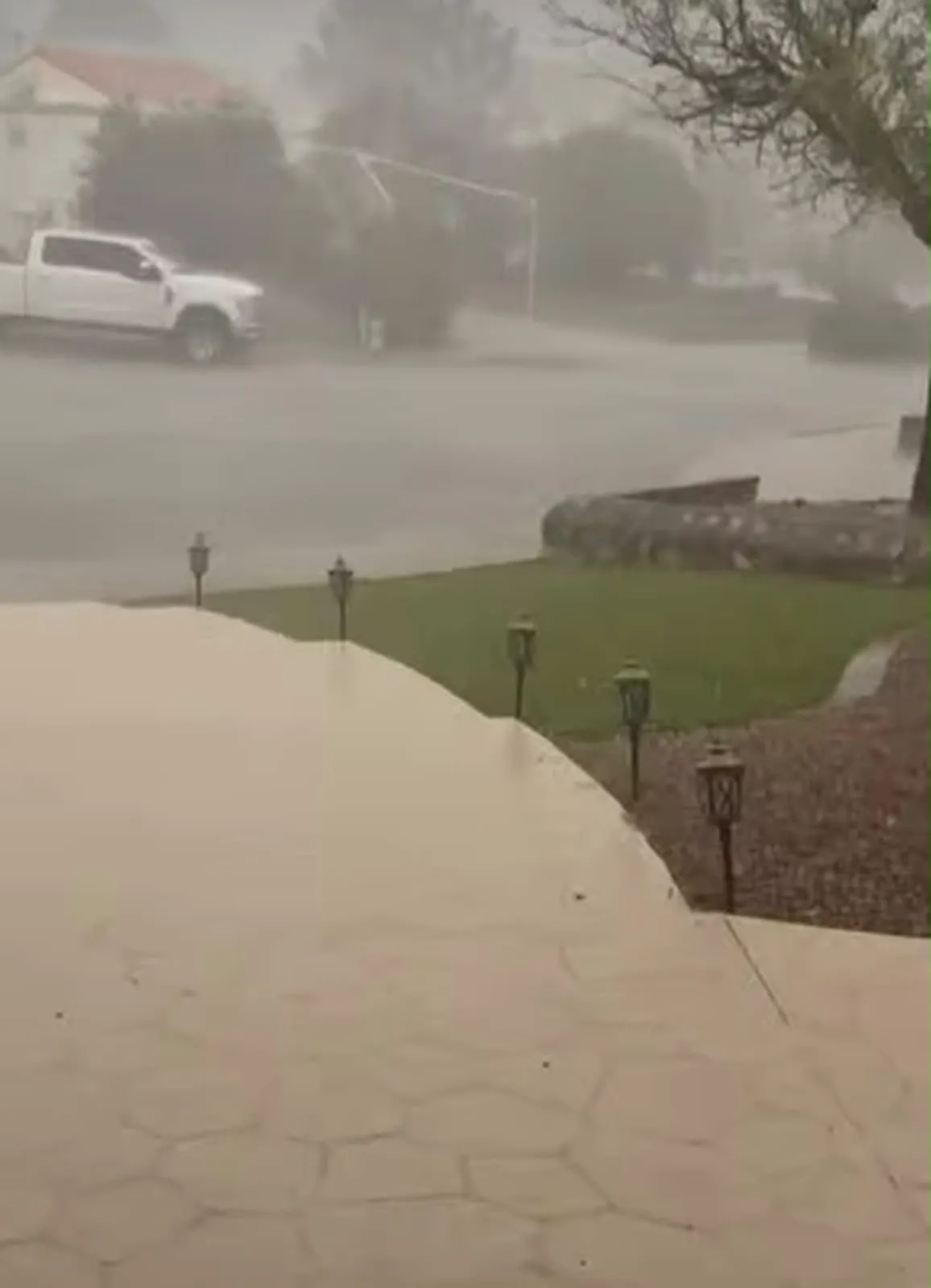 Tormenta con granizo sorprende a El Paso y mantiene atentos a habitantes de Ciudad Juárez