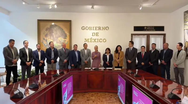 Firma Claudia Sheinbaum acuerdos para garantizar seguridad y producción de aguacate