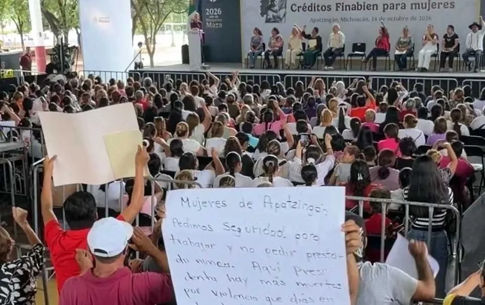 Protestan víctimas en acto de CSP; exigen paz en Apatzingán