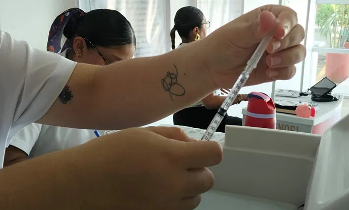 ¡Que no te agarre el invierno! IMSS llama a vacunarse en Quintana Roo