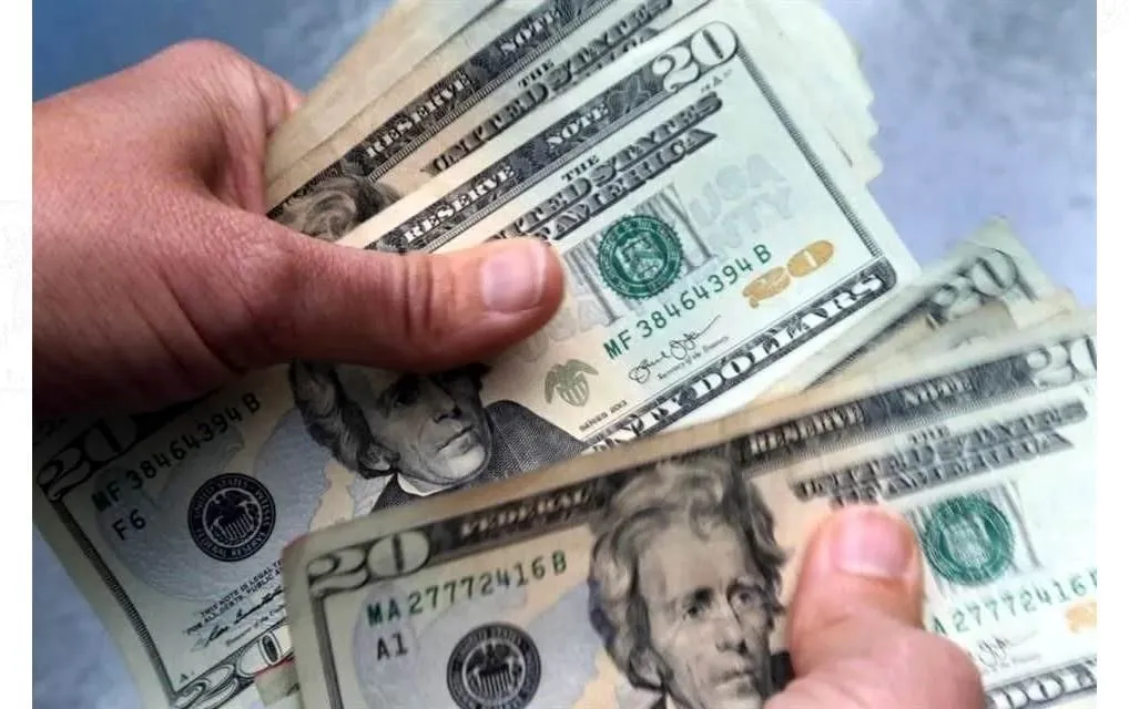 Supera dólar los $18.50 tras datos de inflación en EU