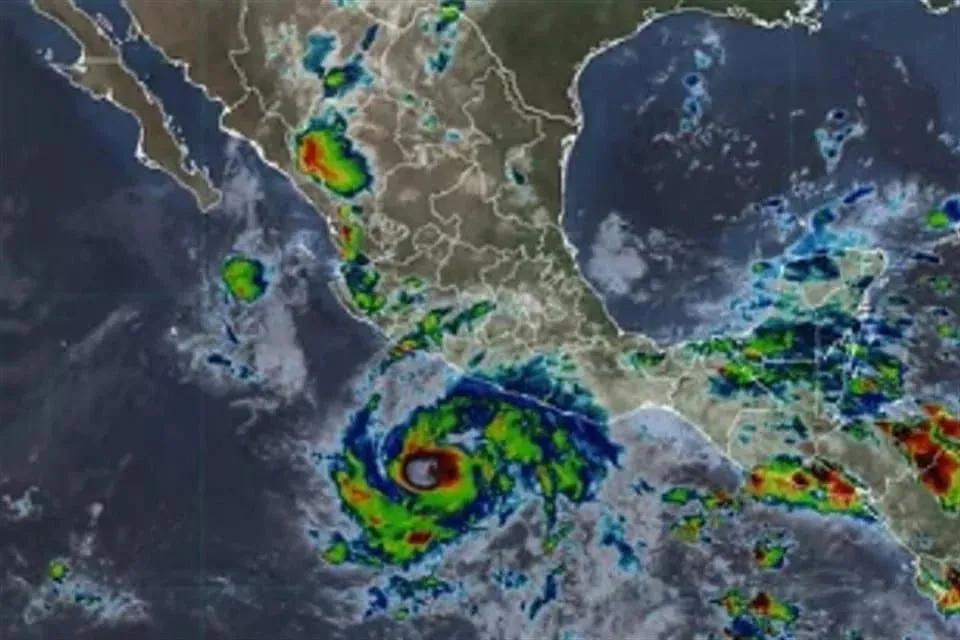 Se intensifica huracán 'Trudy' a categoría 2