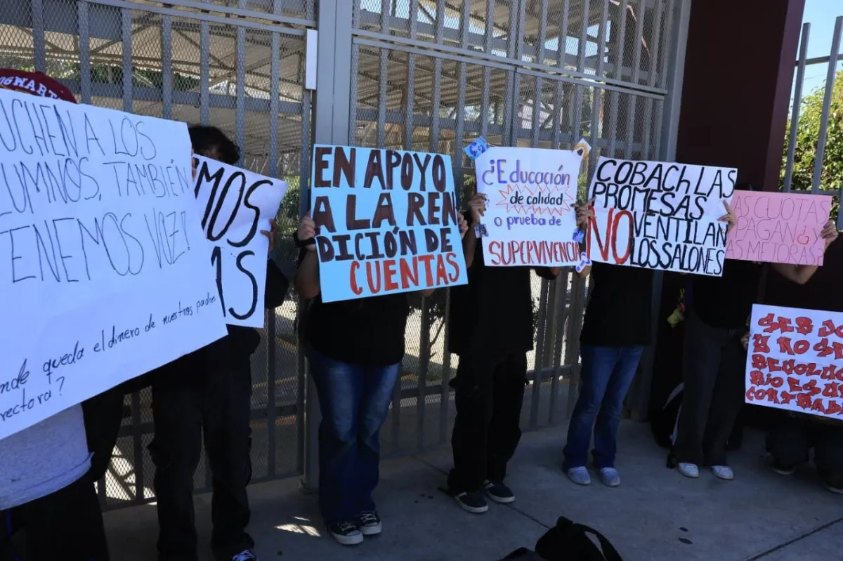 Estudiantes del Cobach Rubén Vizcaíno protestan por falta de maestros, baños deteriorados y calor en las aulas