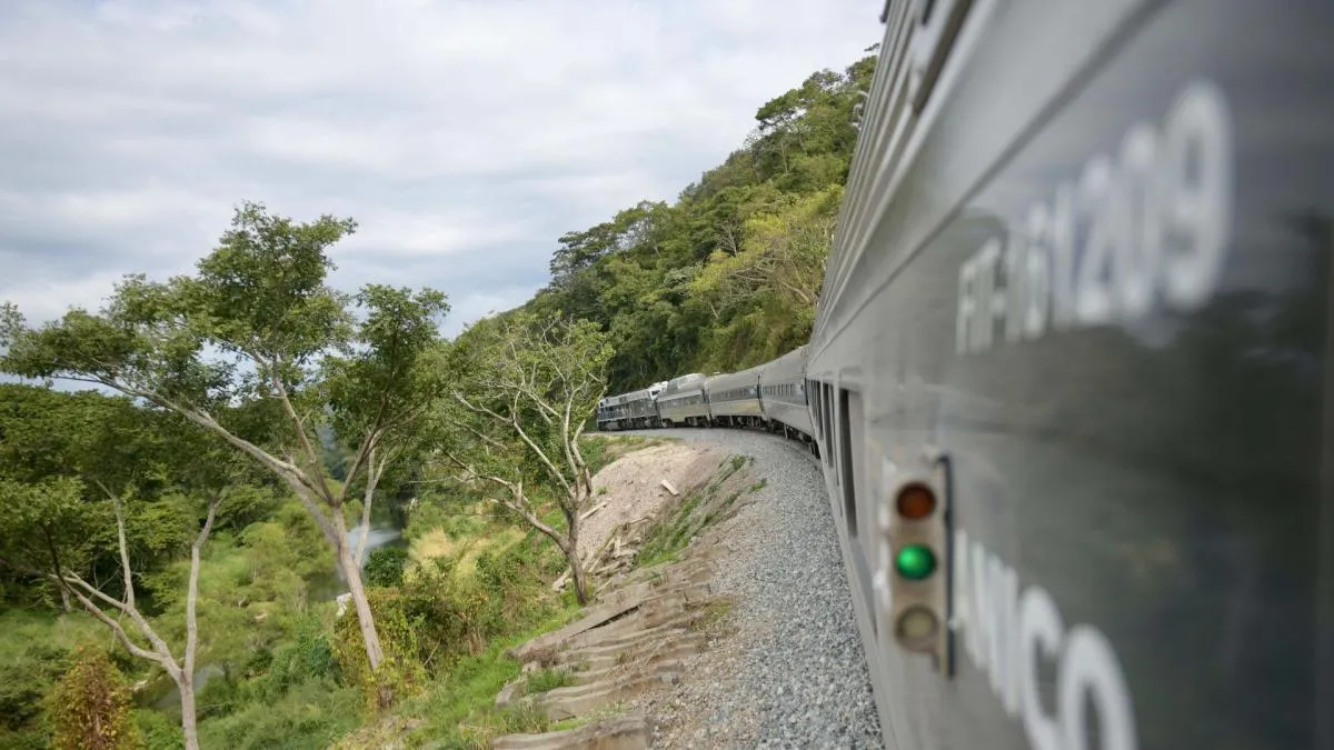 Sheinbaum reconoce que llevará años corregir curvas del Tren Interoceánico