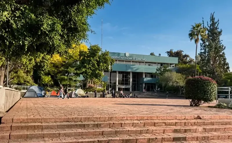 Disminuye la presencia de estudiantes en plantón UAQ