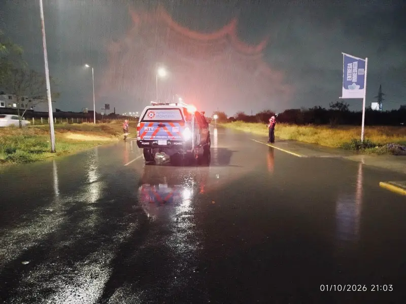 Reportan cierres viales en distintos puntos de Monterrey por lluvias