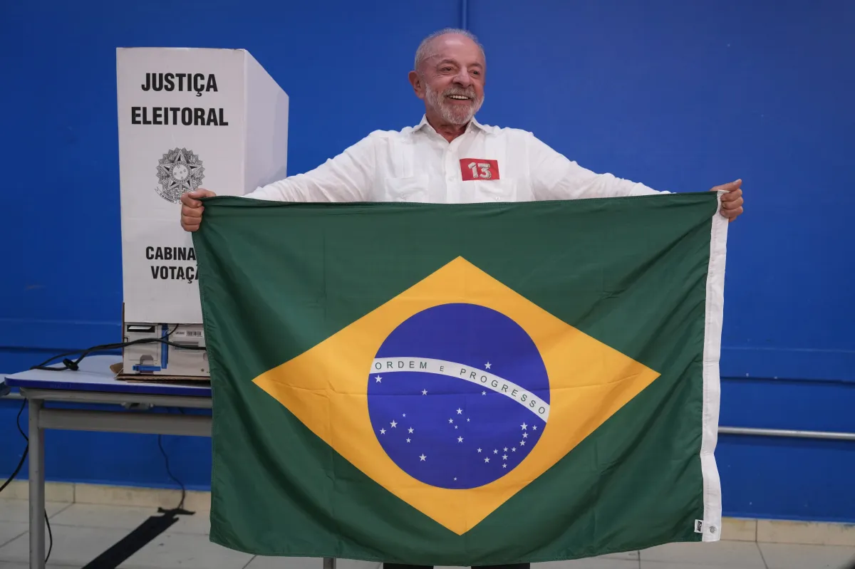 Primeros resultados en Brasil dan ligera ventaja a Lula sobre Flávio Bolsonaro