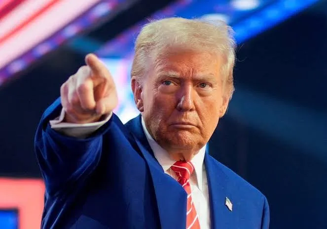 Trump revive teorías conspirativas sobre las elecciones de 2020 y aumenta la preocupación por los comicios de EEUU