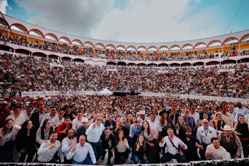 Reconocen a servidores públicos de Guadalajara por su trabajo cotidiano