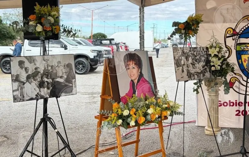 Inmortalizan a la maestra Silvia Terrazas en monumento a docentes