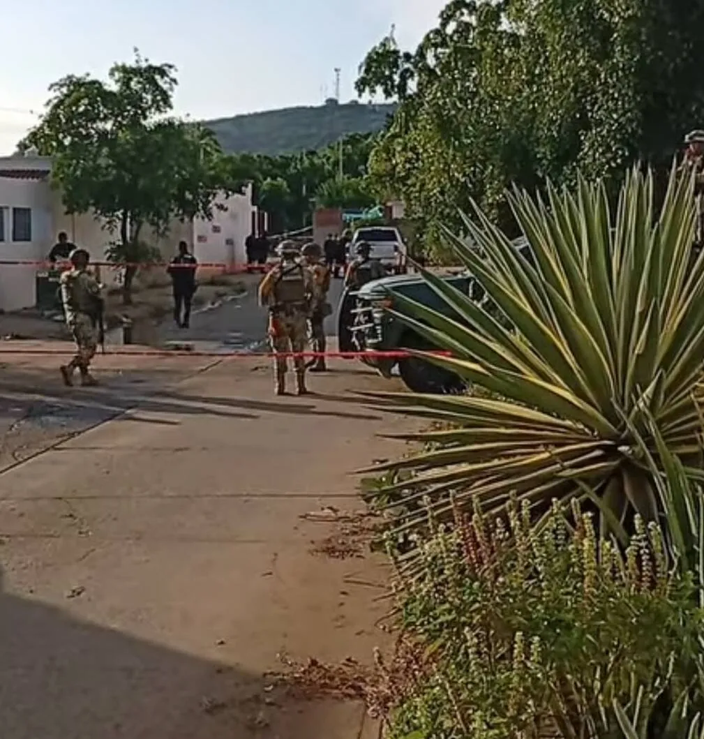 Matan a balazos a un hombre a bordo de camioneta en Mazatlán