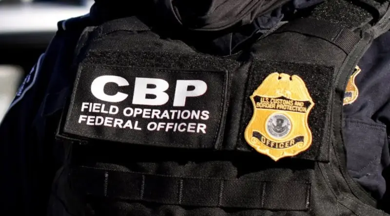 Enfrentan 2 hombres sentencia por tiroteo contra agente de CBP en NY