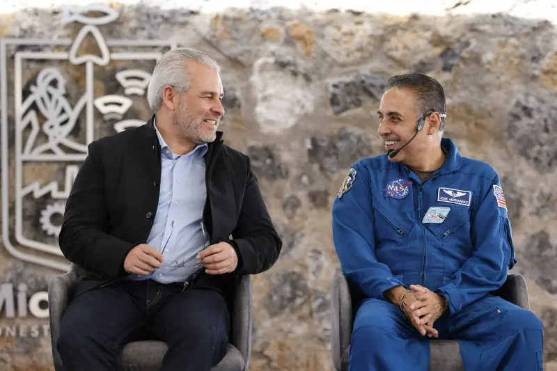 Inspiran Ramírez Bedolla y astronauta a estudiantes michoacanos